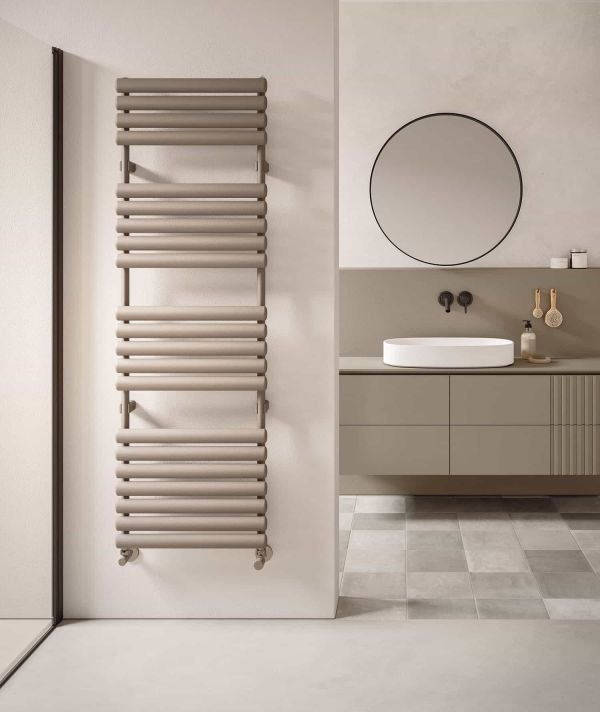 Ellipsis_B Towel Warmer